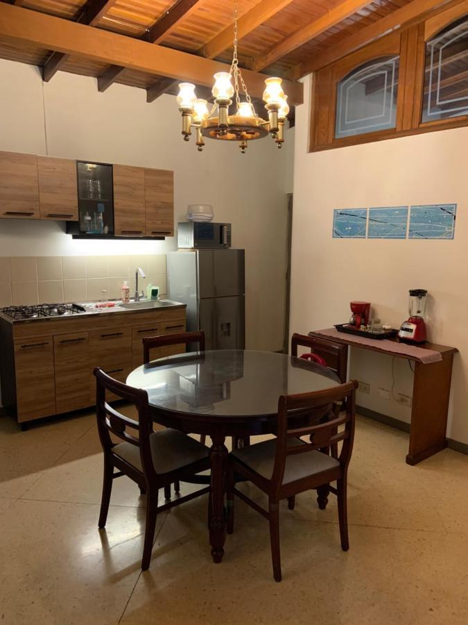 ホテル Casa Rosales メデジン エクステリア 写真